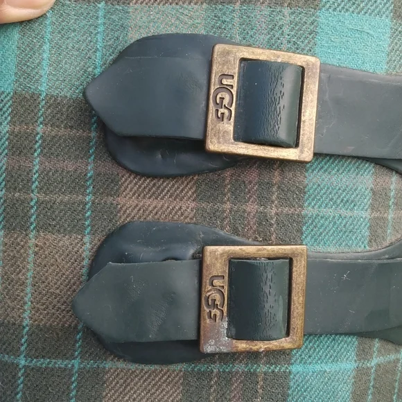 UGG plaid x hunter green rainboots - Picture 6 of 15